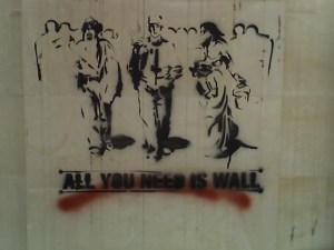 \"all you need is wall\" (Lecce, Via di Valesio, Anonimo)